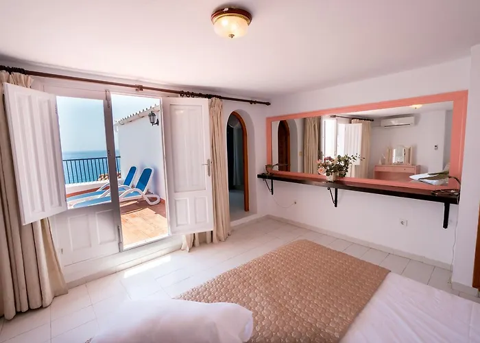 Tuhillo 3b Menyber Nerja